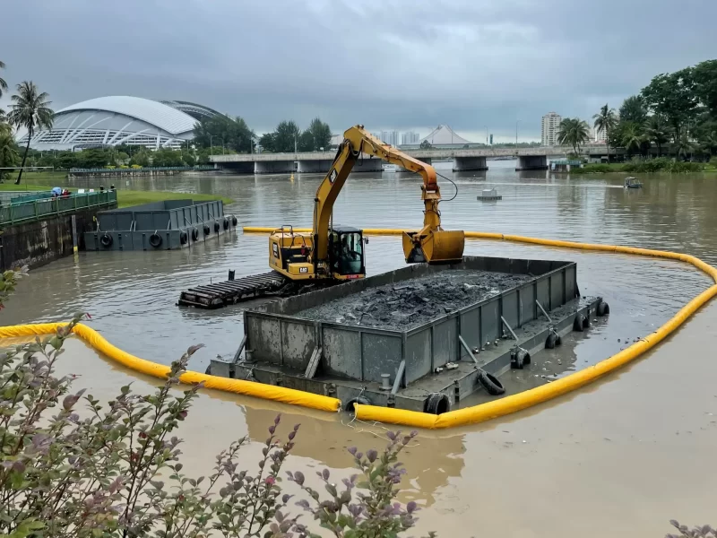 01 Dredging Area Enclosed by Floating Silt Curtain