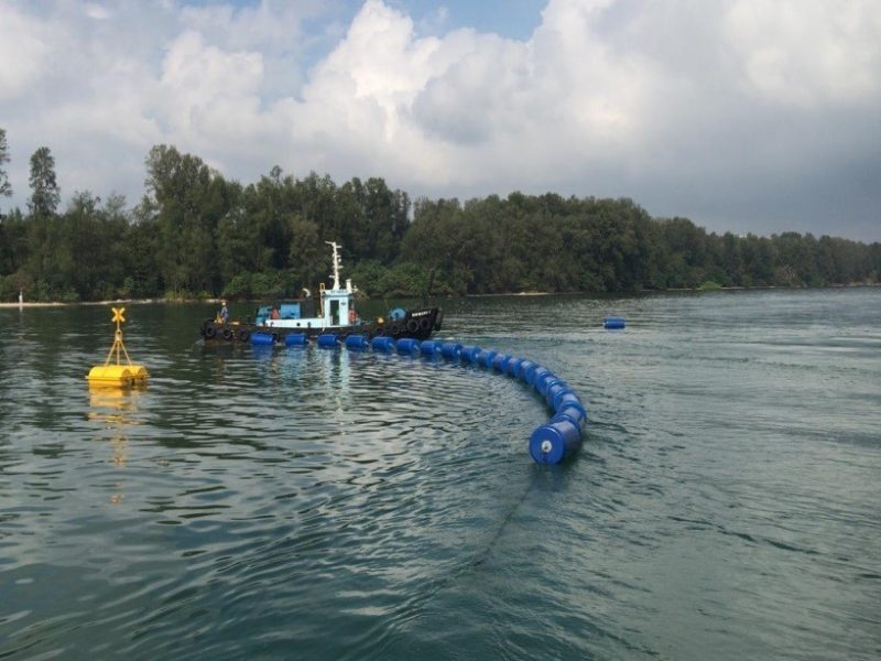 02 Floating Sea Barrier Alignment by Work Boat