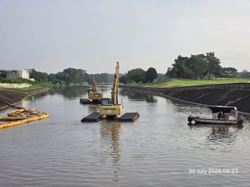 03 Amphibious Excavators and Work Boat